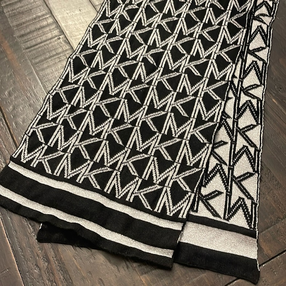 MICHAEL KORS SCARF